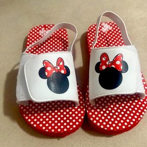 Minnie mouse pool sandals size 7/8